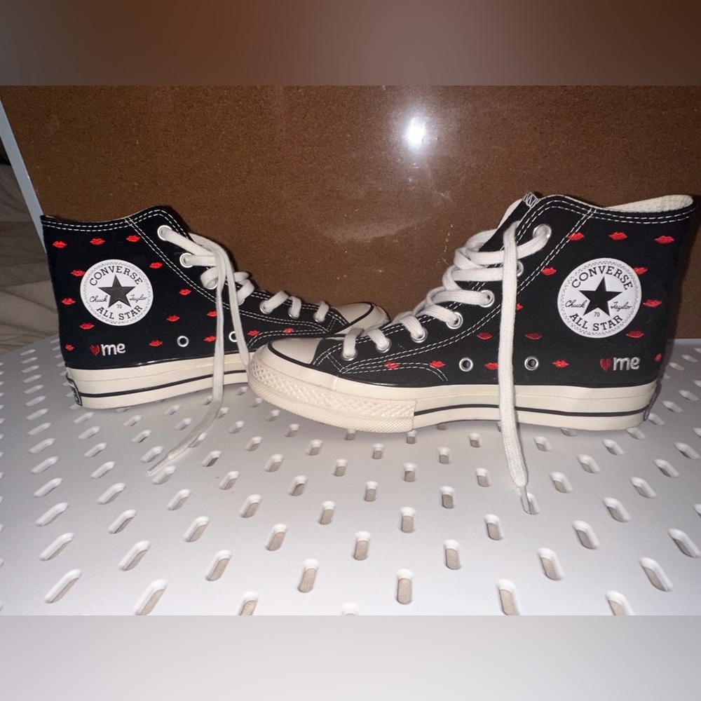 Converse shoes - Picture 2 of 8